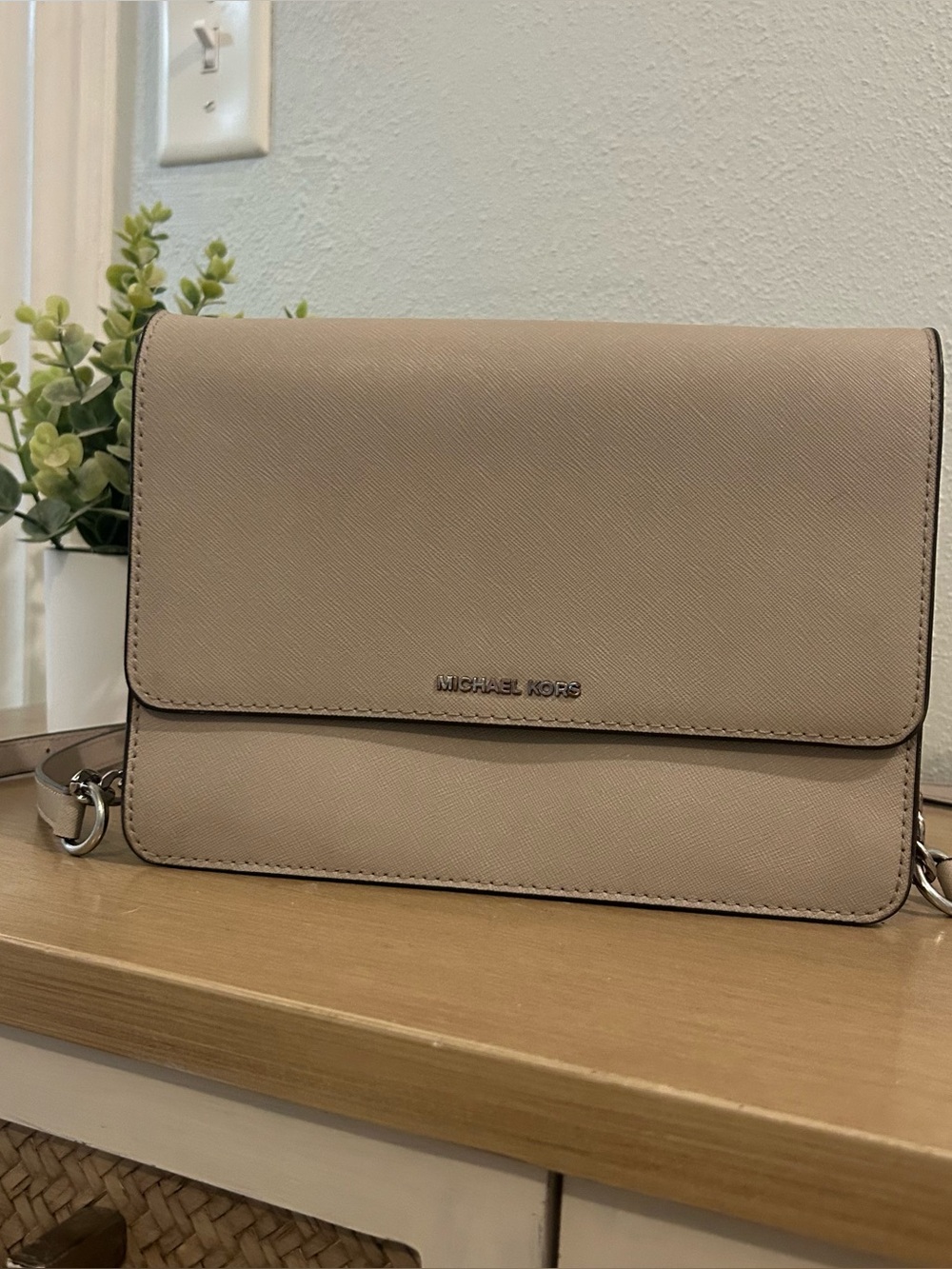 Michael Kors Beige Tan/Grey Crossbody Bag - Picture 2 of 10